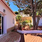 Casa Escadinhas * 布德恩斯